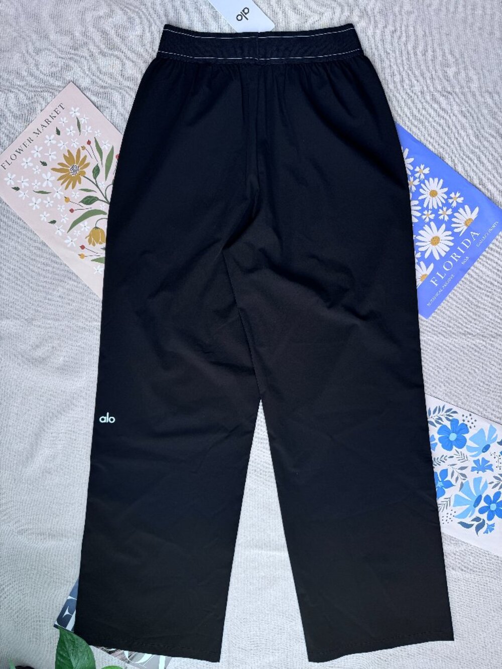 NWT 🖤 Black Alo Yoga Wide Leg Suit Up Pants 😁 High Waisted  |  (30" Inseam) - Picture 7 of 9